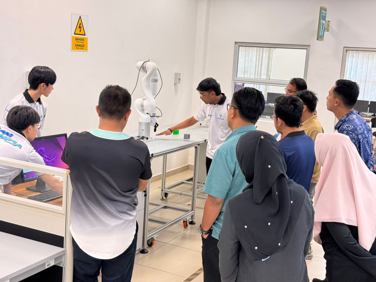 FTKPM Organizes Basic Robotic Arm Training Module for Staff
